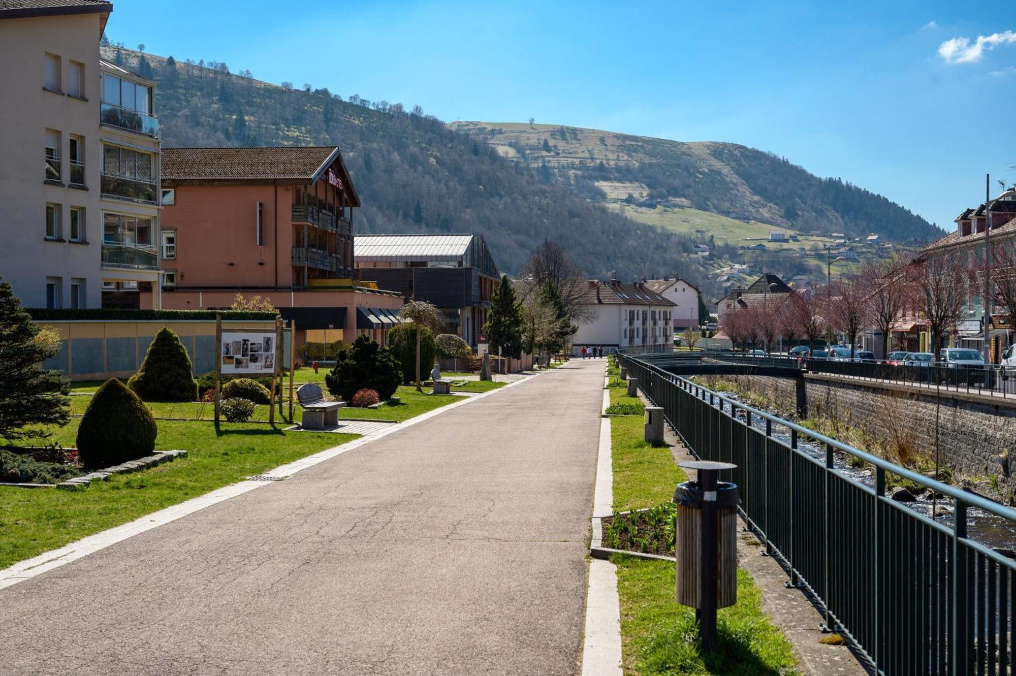 Sous Le Toit De Marie Et Jean La Bresse Exterior foto